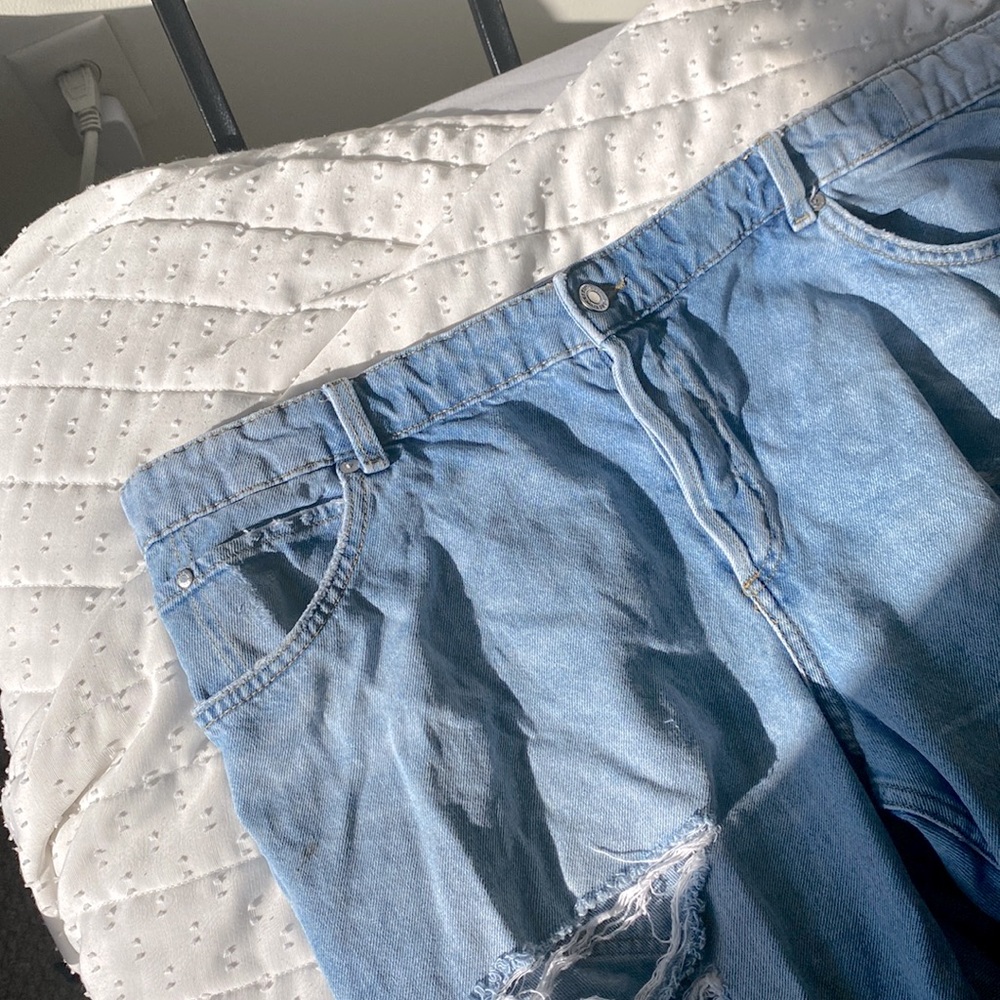 Ripped Low Waist Jeans